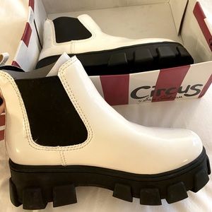 Circus by Sam Edelman White and Black Boots